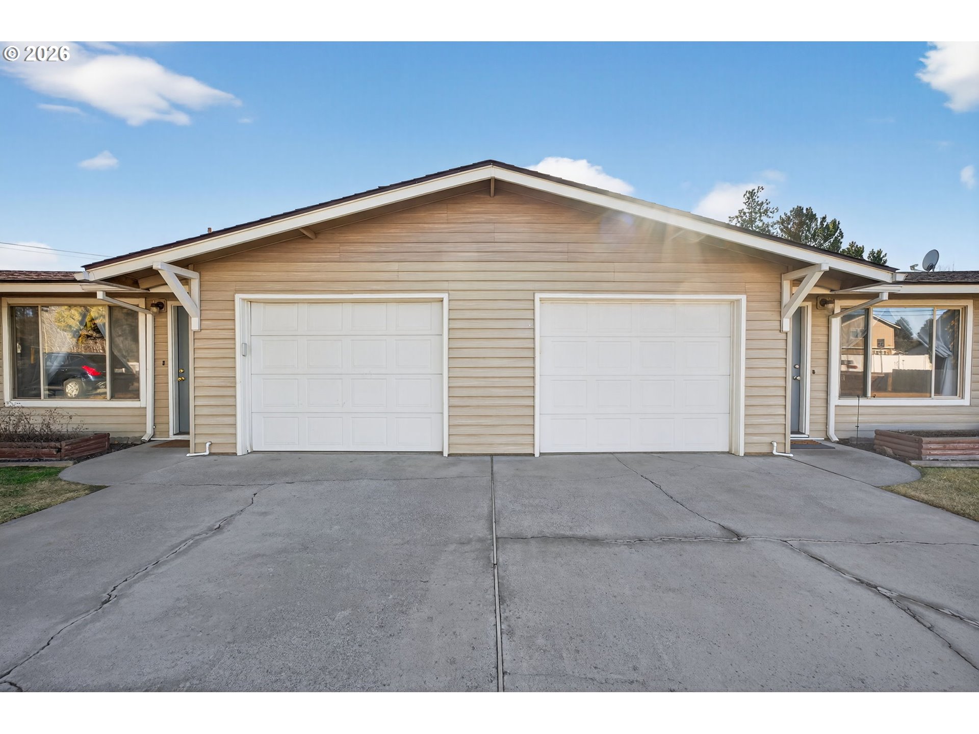 2412 Southwest Wickiup Avenue Redmond, OR 97756 - Photo 2 of 41