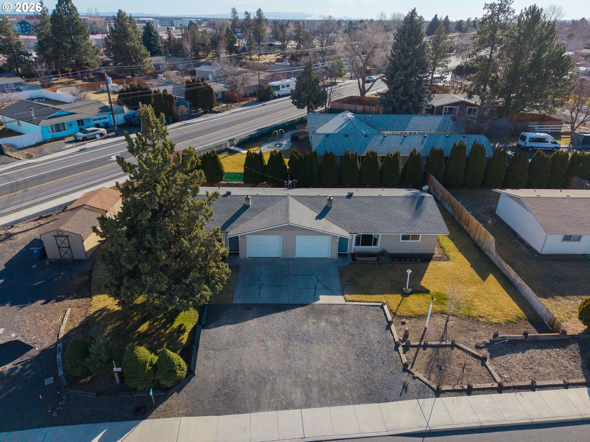 2412 Southwest Wickiup Avenue Redmond, OR 97756 - Photo 39 of 41