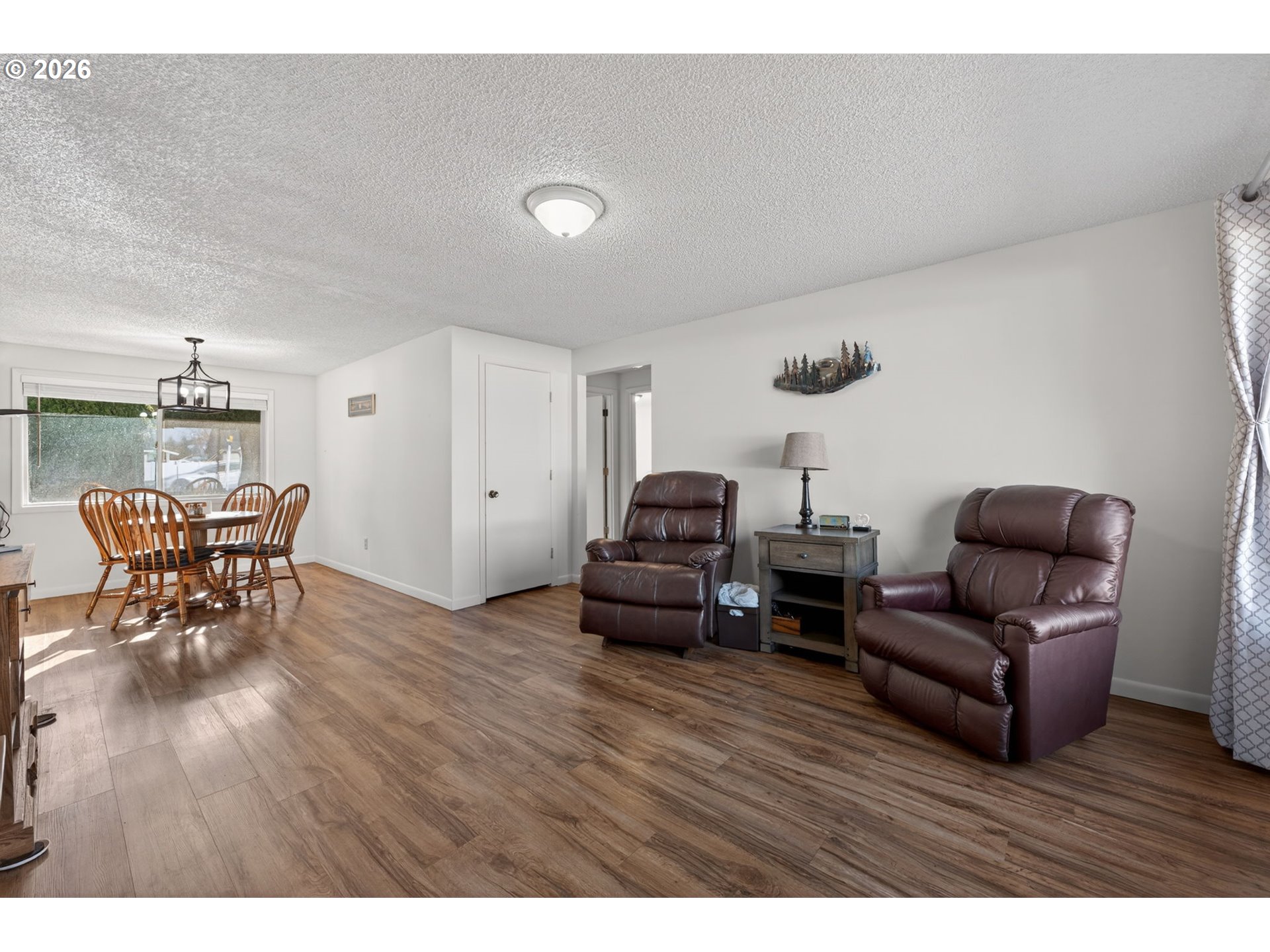 2412 Southwest Wickiup Avenue Redmond, OR 97756 - Photo 5 of 41