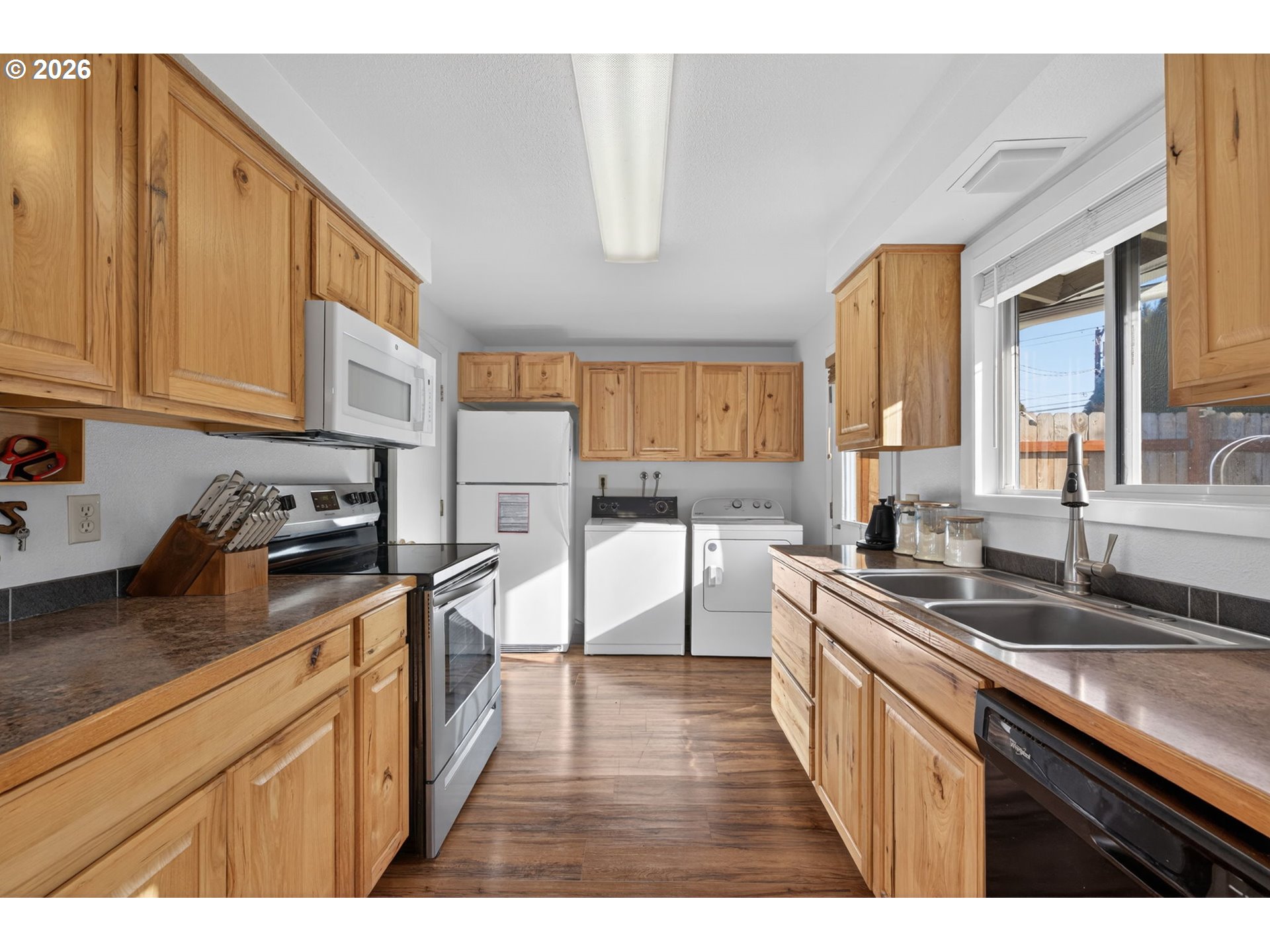 2412 Southwest Wickiup Avenue Redmond, OR 97756 - Photo 7 of 41