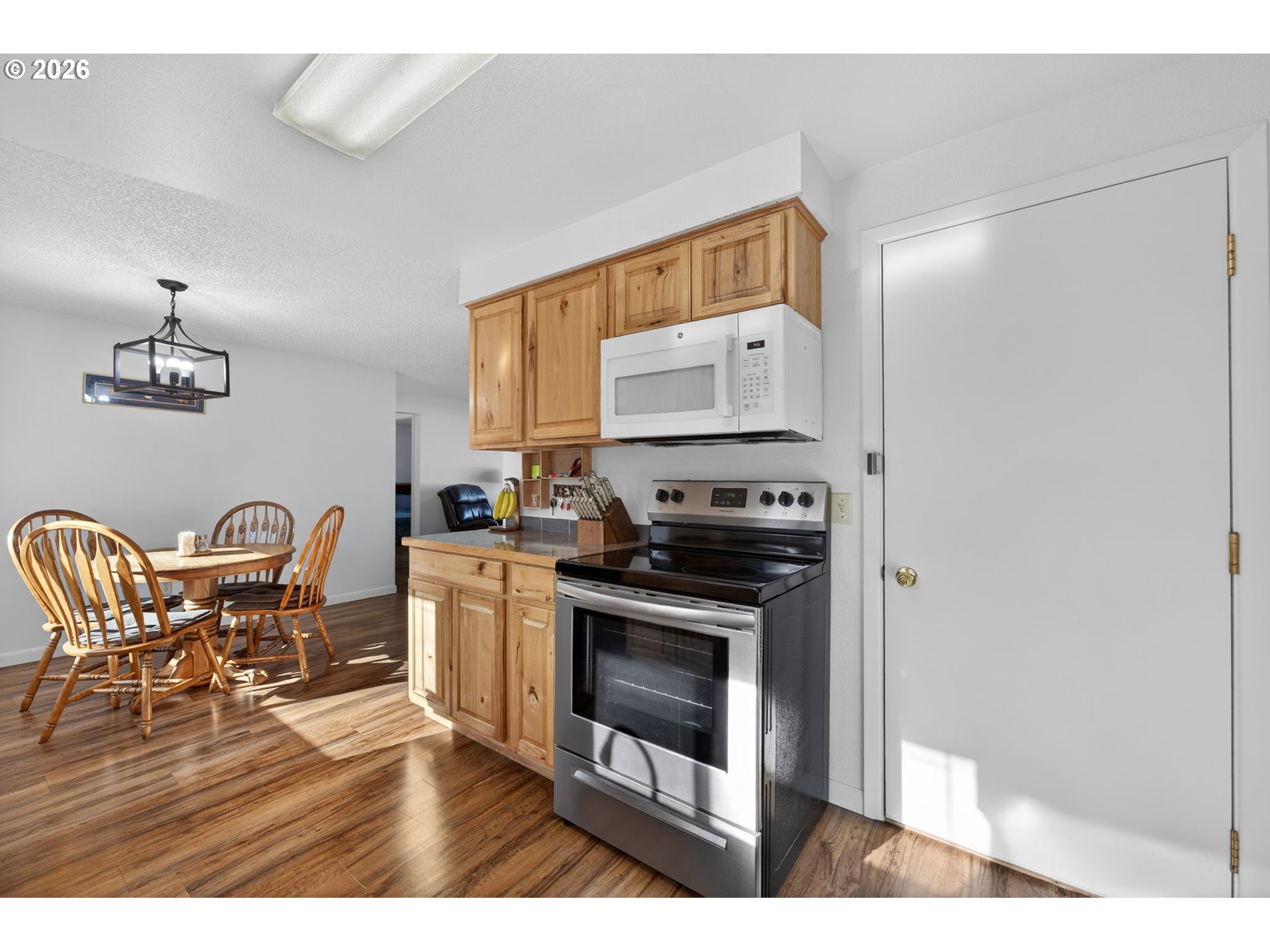 2412 Southwest Wickiup Avenue Redmond, OR 97756 - Photo 9 of 41