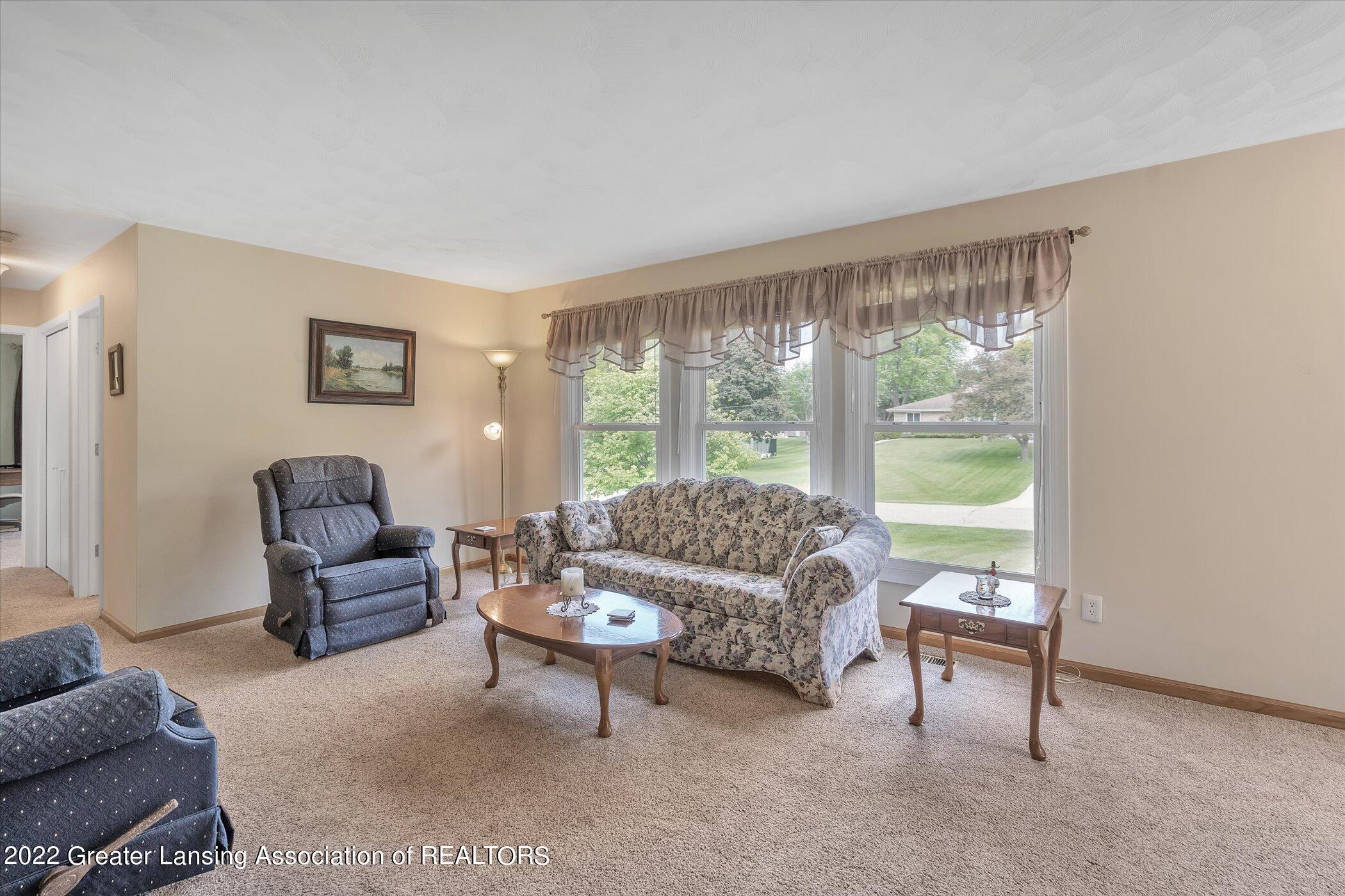 12854 Rambler Road Dewitt, MI 48820 - Photo 7 of 48 Living Rm