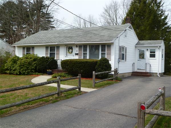 39 Coolidge Road Walpole, MA 02081 - Photo 2 of 13 Gallery Image 2