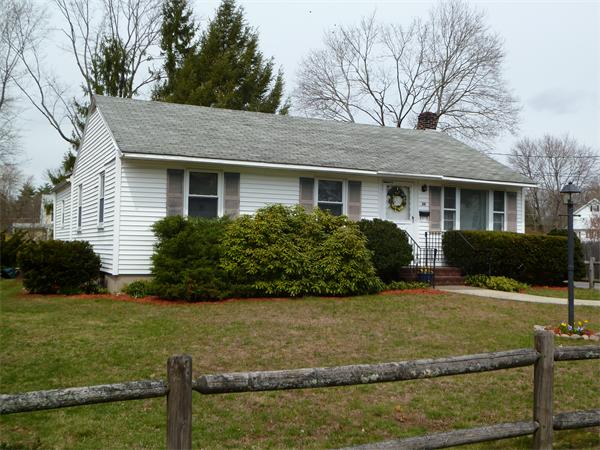 39 Coolidge Road Walpole, MA 02081 - Photo 3 of 13 Gallery Image 3