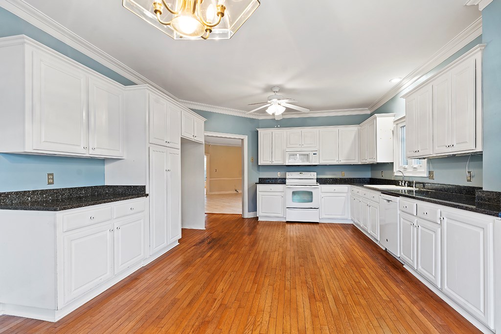 106 Village Road Greenwood, SC 29649 - Photo 10 of 38 Gallery Image 10
