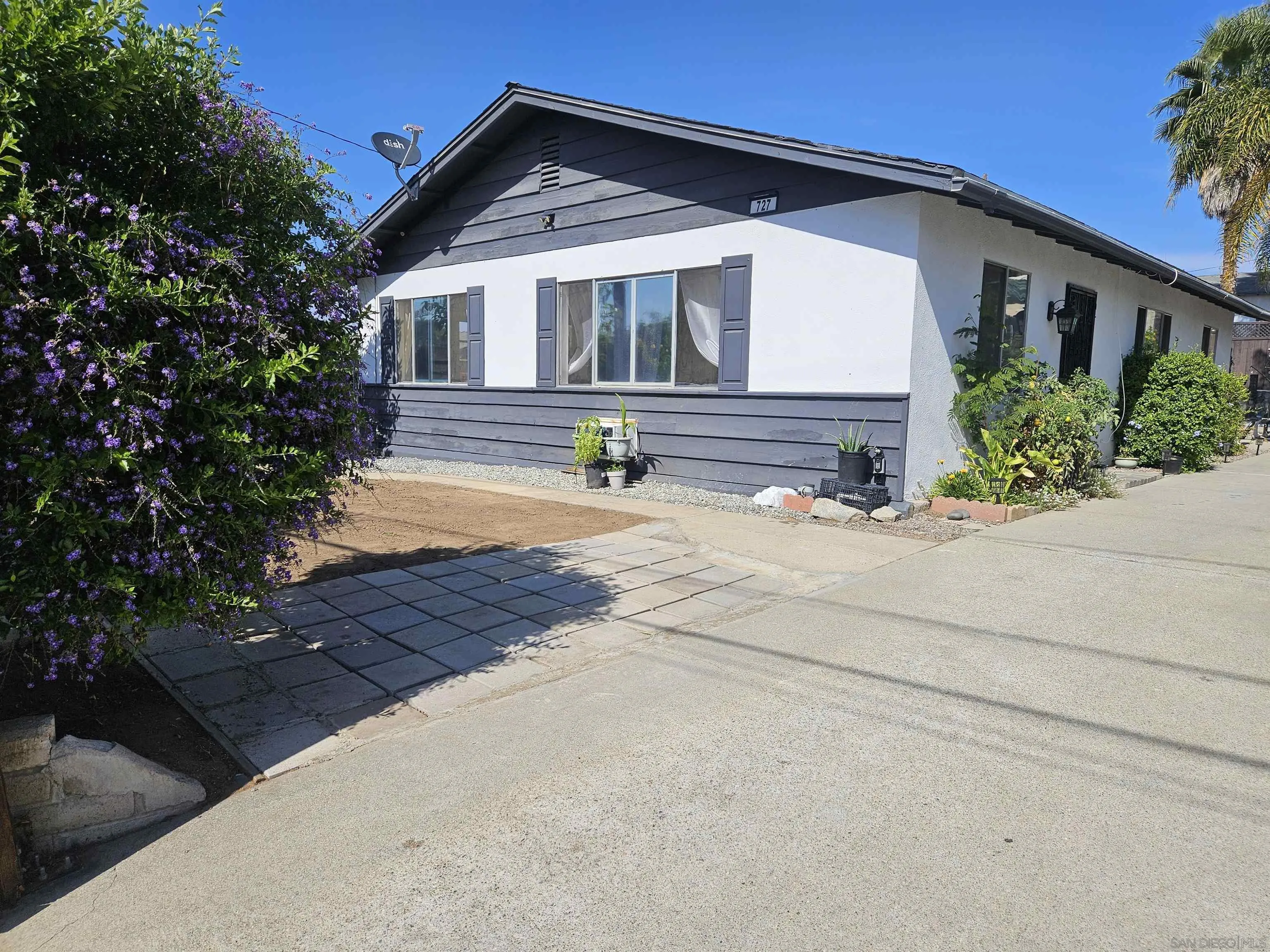 727 North Main Avenue Fallbrook, CA 92028 - Photo 1 of 21