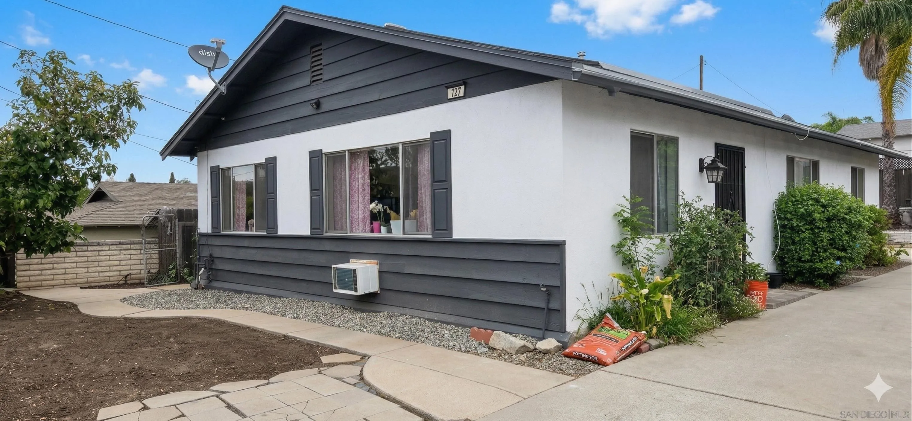 727 North Main Avenue Fallbrook, CA 92028 - Photo 2 of 21
