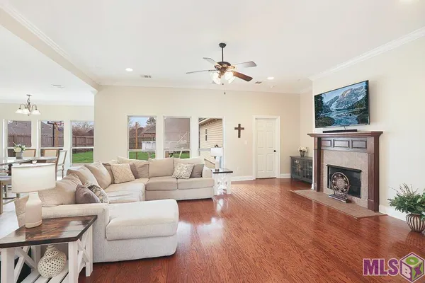 $332,500 | 41131 Lakeway Cove Avenue, Gonzales, LA 70737