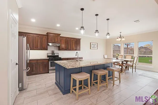 $332,500 | 41131 Lakeway Cove Avenue, Gonzales, LA 70737