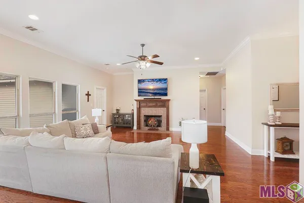 $332,500 | 41131 Lakeway Cove Avenue, Gonzales, LA 70737