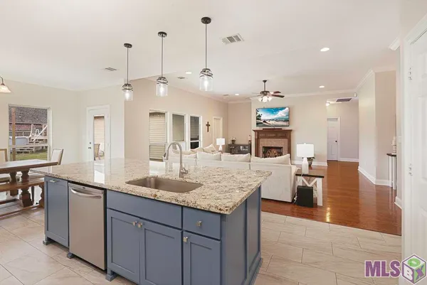 $332,500 | 41131 Lakeway Cove Avenue, Gonzales, LA 70737
