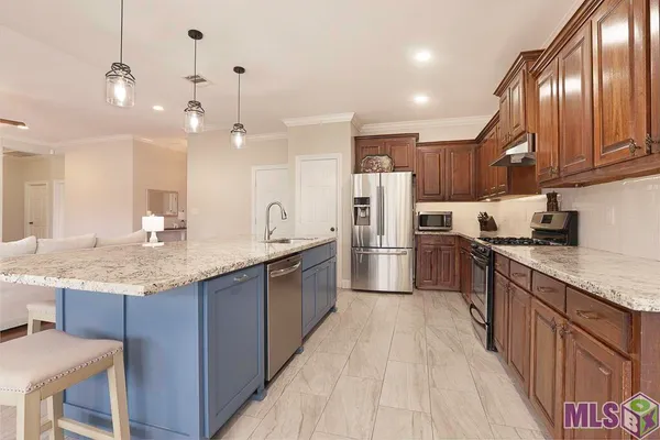 $332,500 | 41131 Lakeway Cove Avenue, Gonzales, LA 70737