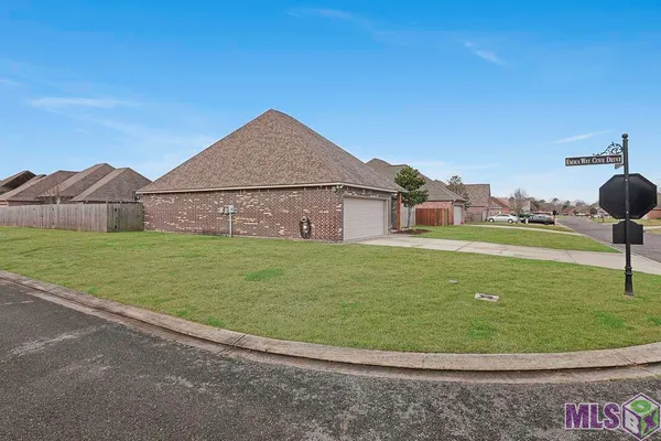$332,500 | 41131 Lakeway Cove Avenue, Gonzales, LA 70737