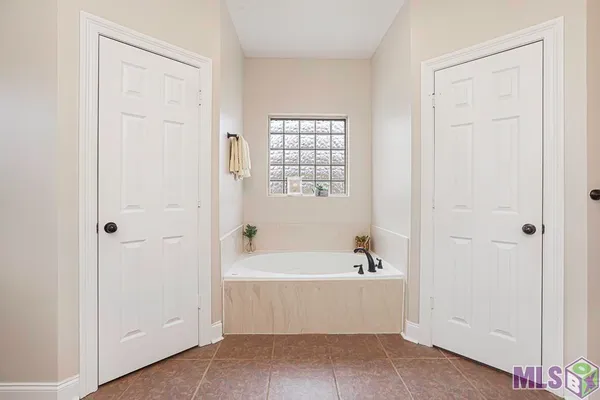 $332,500 | 41131 Lakeway Cove Avenue, Gonzales, LA 70737