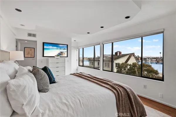 $2,398,500 | 64 59th Place, Long Beach, CA 90803