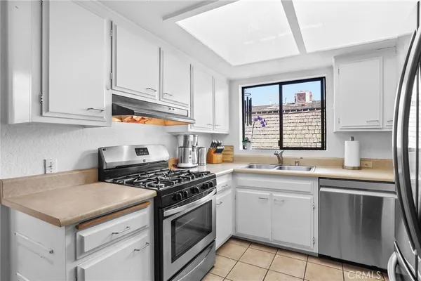 $2,398,500 | 64 59th Place, Long Beach, CA 90803