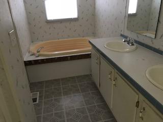 189 Milas Winkler Road Chatsworth, GA 30705 - Photo 5 of 6 189 Milas Winkler bath