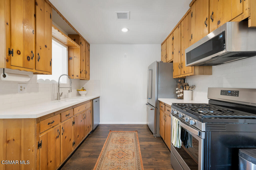 4600 Adam Road Simi Valley, CA 93063 - Photo 12 of 76