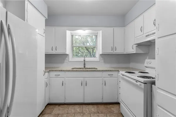 $210,000 | 6874 Sni A Bar Road, Kansas City, MO 64129