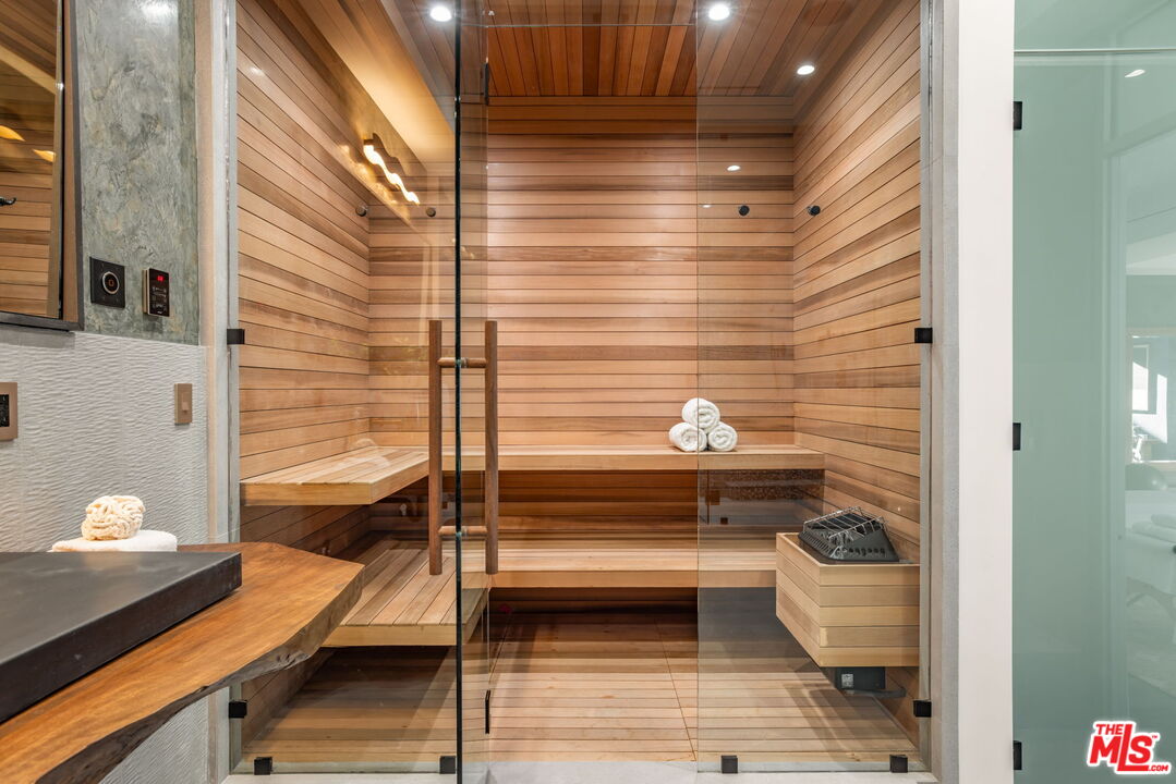 1116 Chantilly Road Los Angeles, CA 90077 - Photo 18 of 46 Gallery Image 18