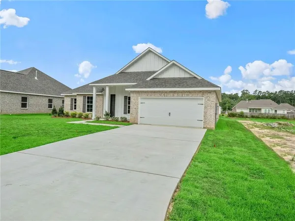 $399,900 | 72661 Robindale Drive, Covington, LA 70435