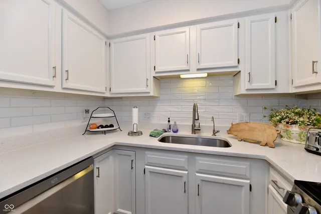 $240,000 | 5668 Misty Ridge Circle, Indianapolis, IN 46237