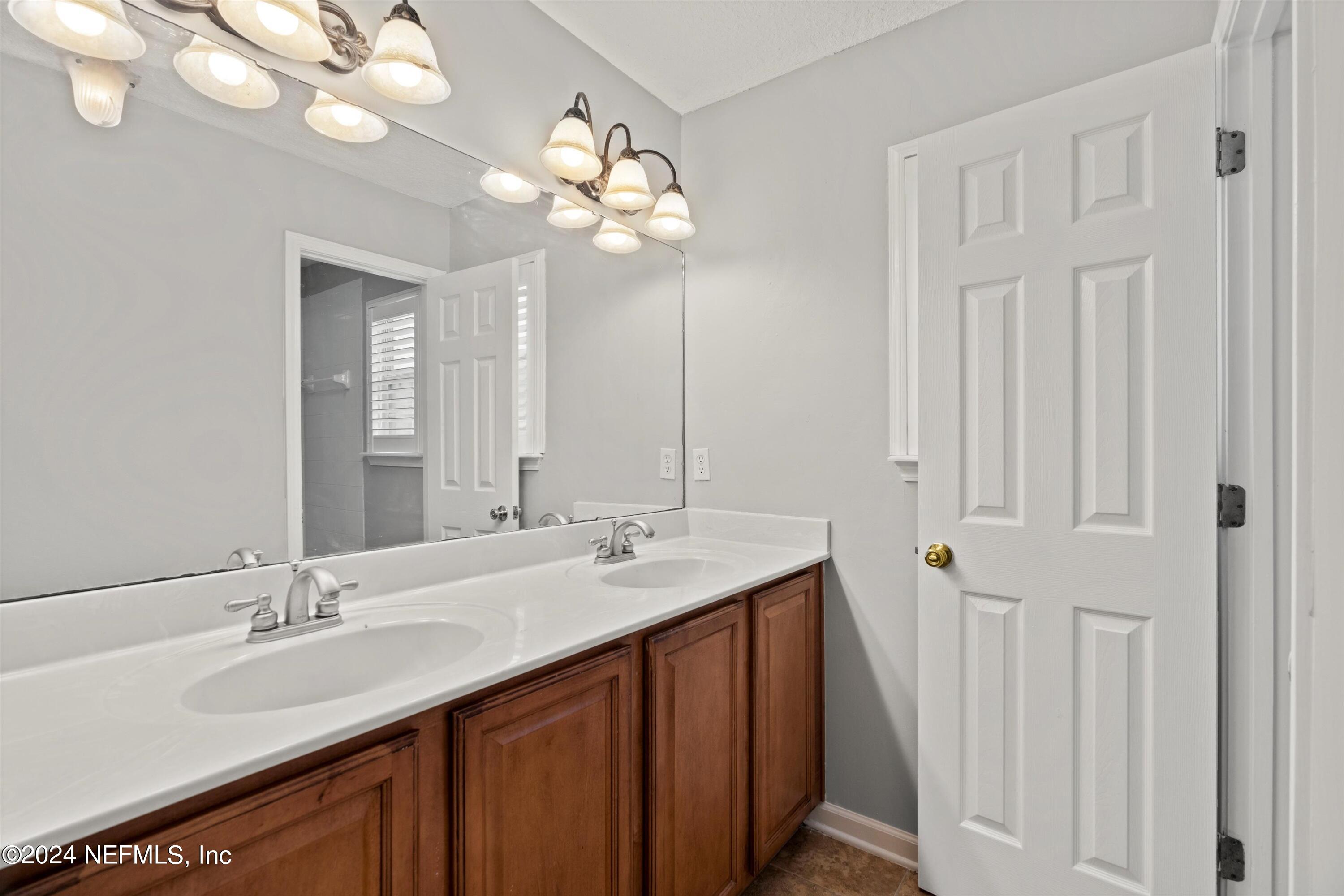 568 Spanish Wells Road Jacksonville, FL 32218 - Photo 26 of 35 26-Guest Bath