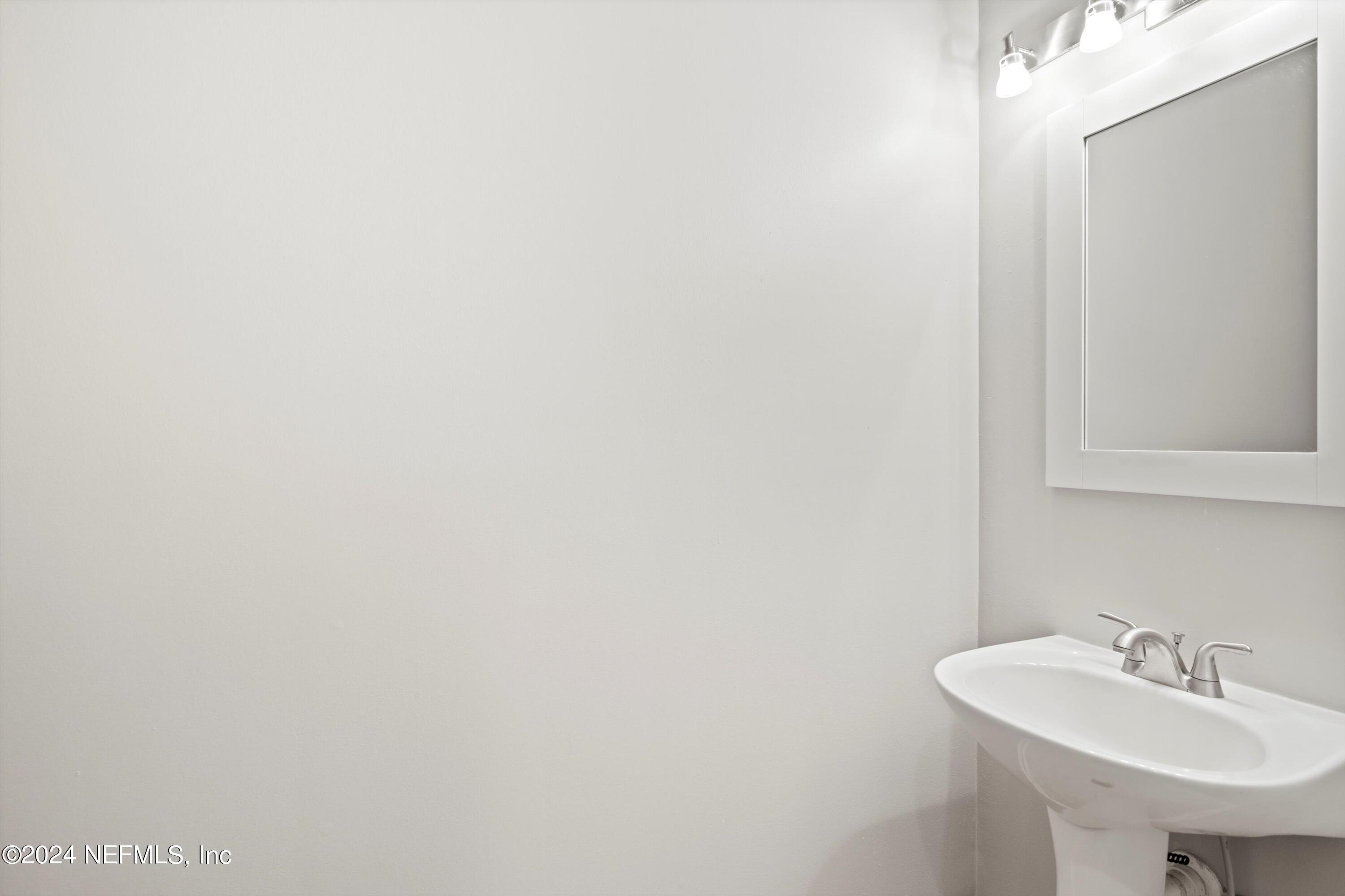 568 Spanish Wells Road Jacksonville, FL 32218 - Photo 4 of 35 04-Half Bath