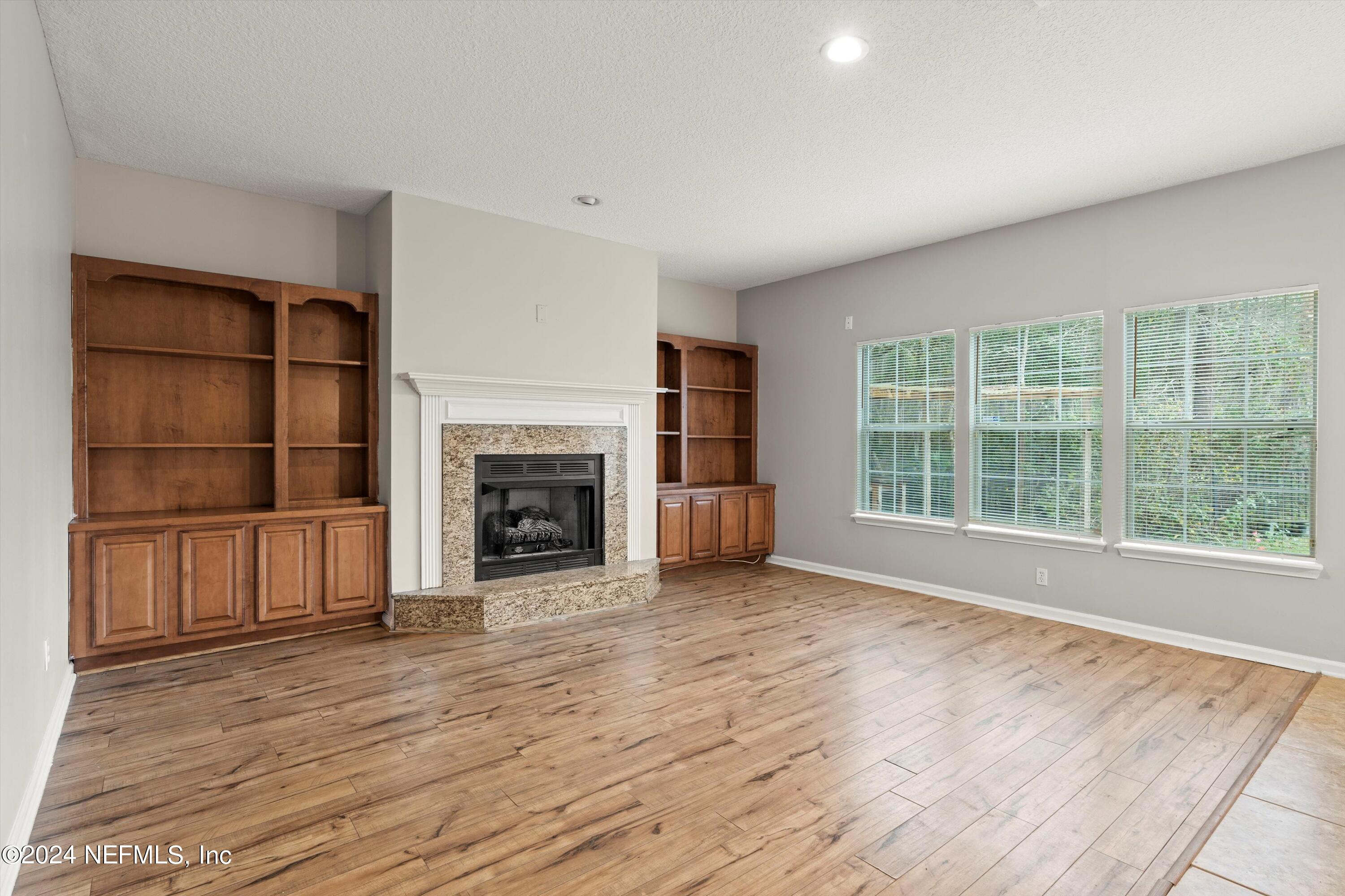 568 Spanish Wells Road Jacksonville, FL 32218 - Photo 8 of 35 08-Living Room