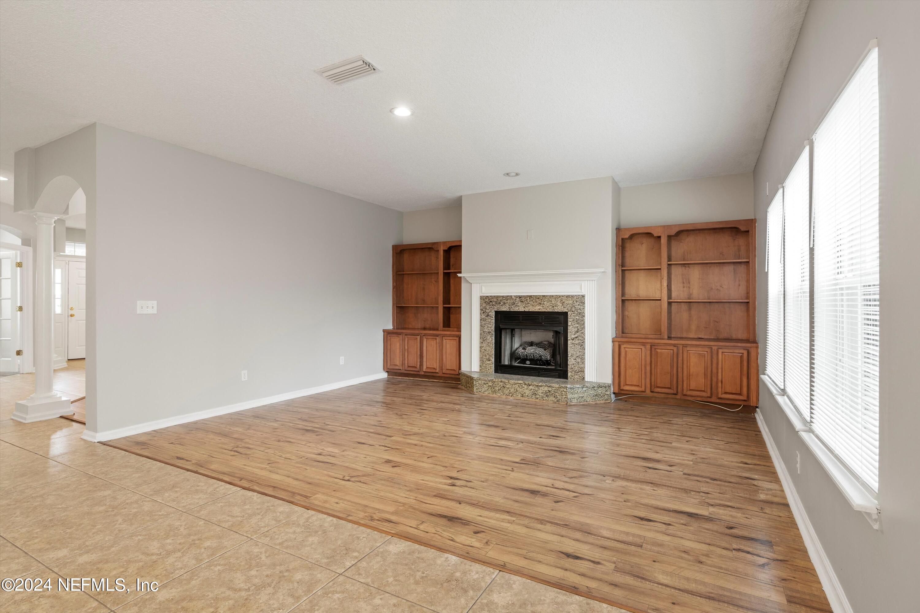 568 Spanish Wells Road Jacksonville, FL 32218 - Photo 9 of 35 09-Living Room