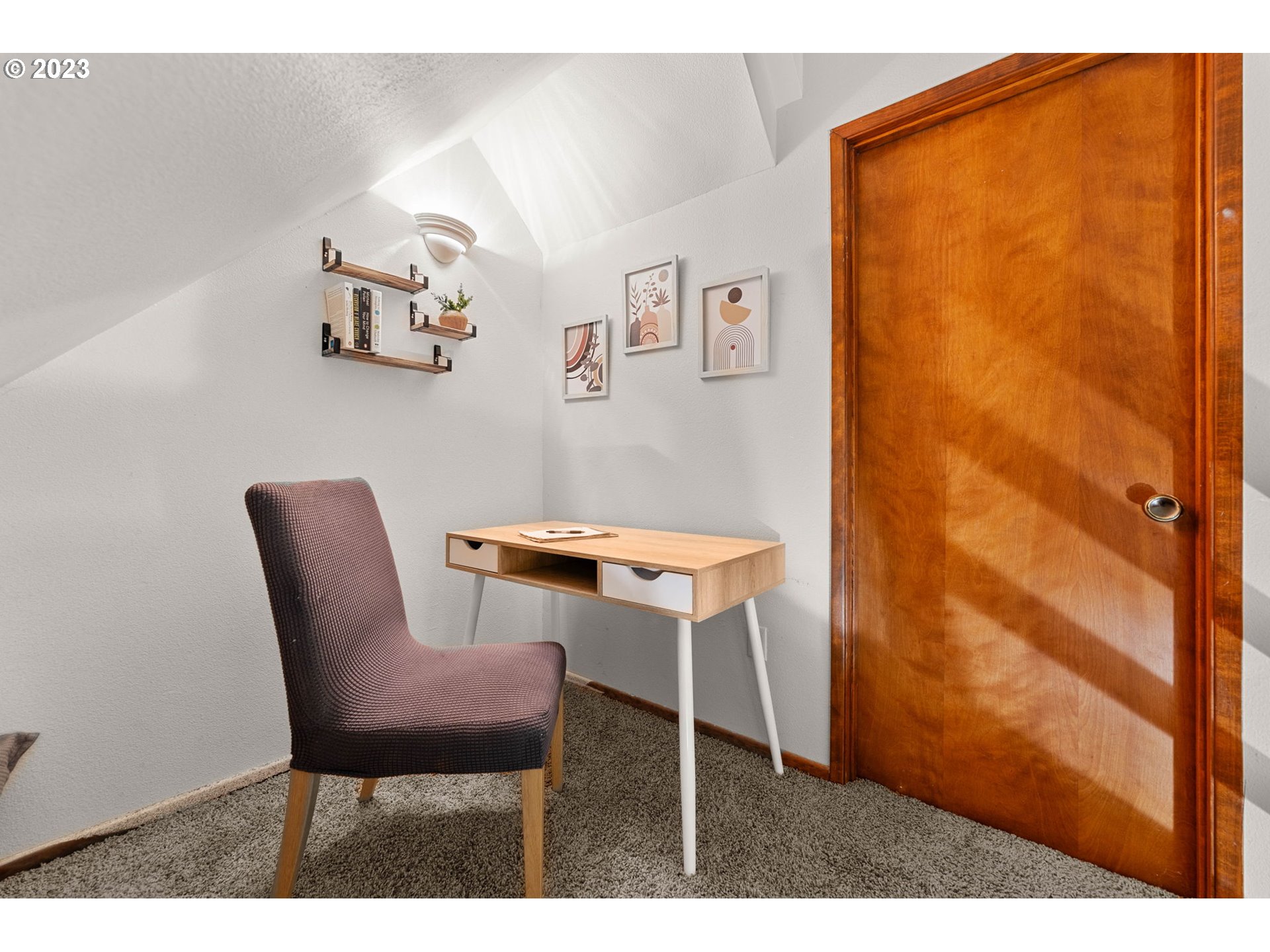 3111 Northwest 199th Street Ridgefield, WA 98642 - Photo 20 of 32 a room with a table and a chair