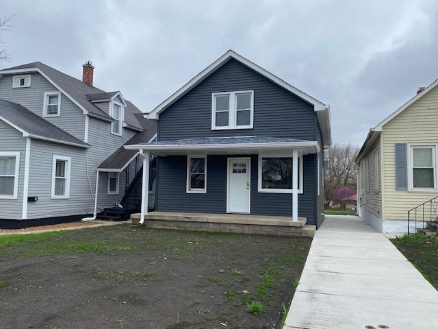 a front view of house with yard