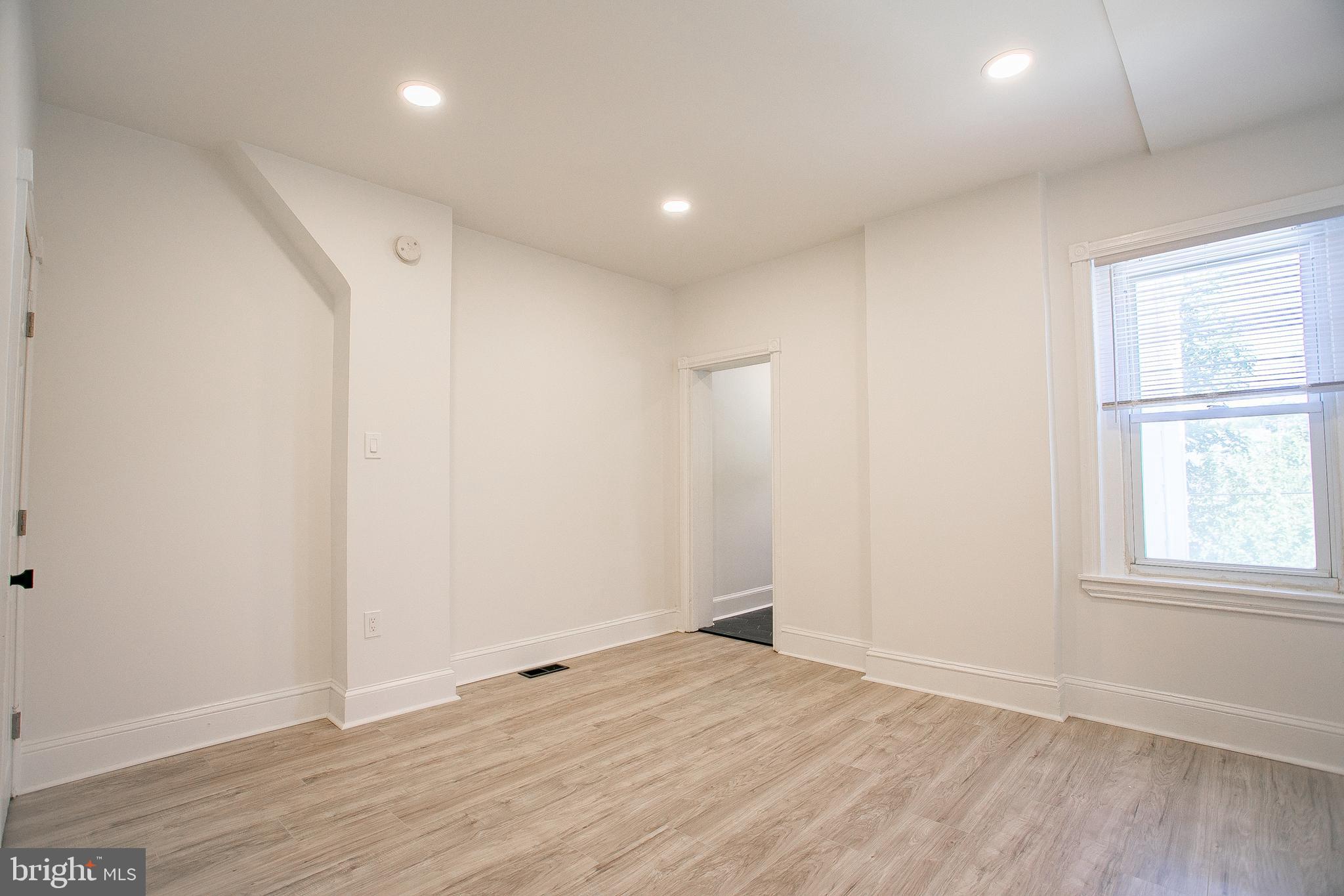 398 Ripka Street Philadelphia, PA 19128 - Photo 8 of 32