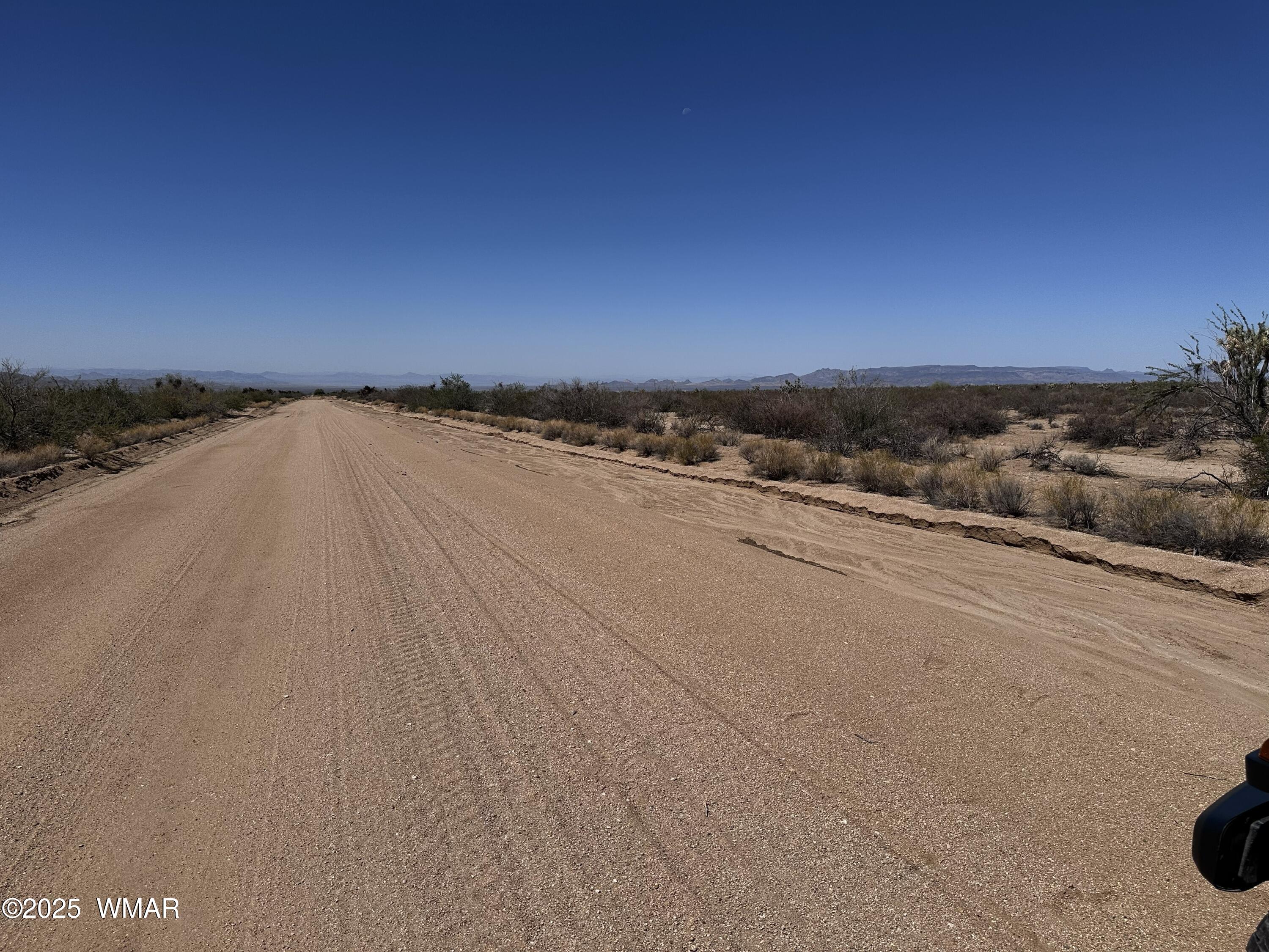 17404 South Jesse James Road Yucca, AZ 86438 - Photo 10 of 20 242-14-007