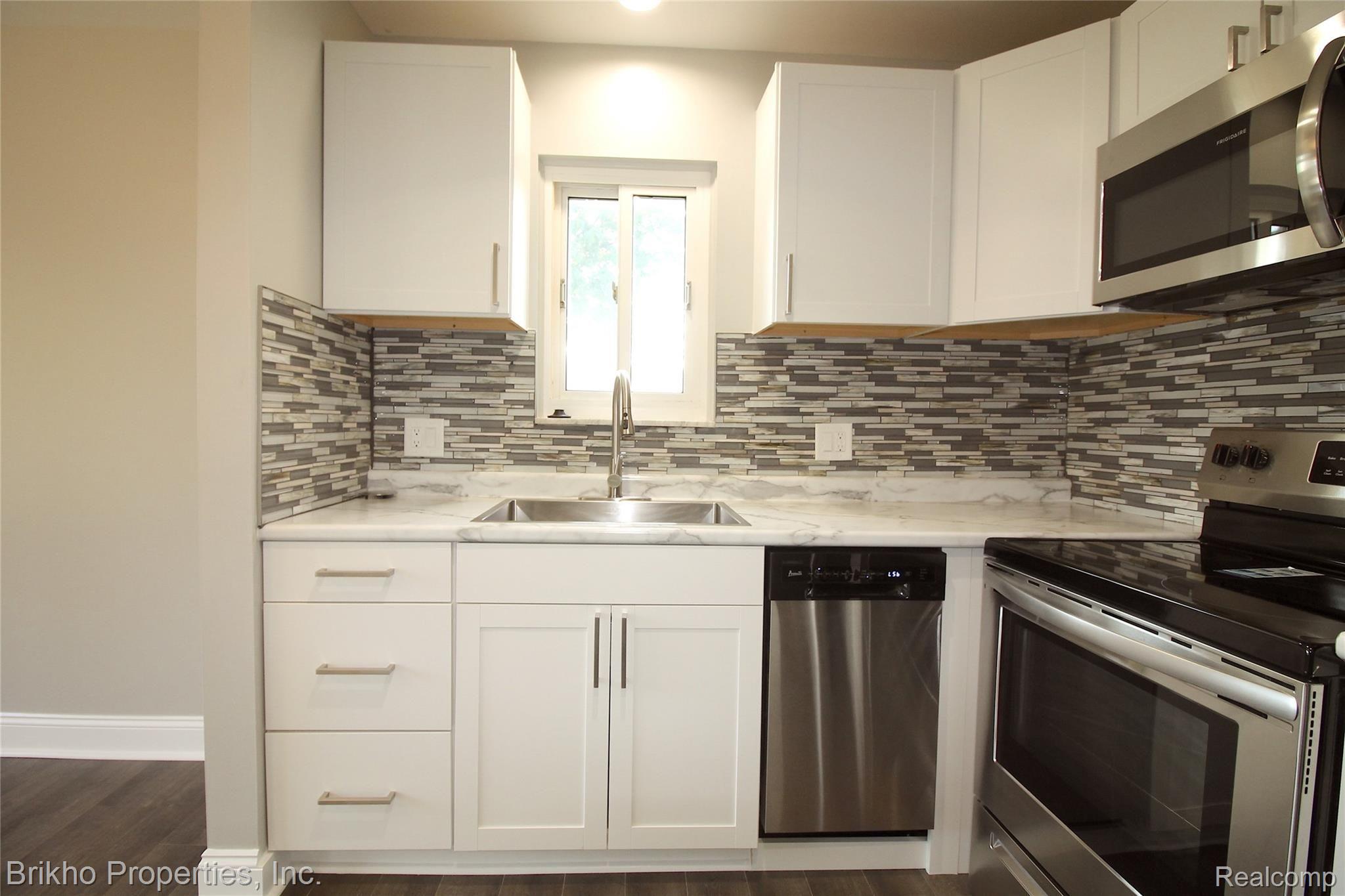 29422 Hoover Road, Unit 29 Warren, MI 48093 - Photo 11 of 23 IMG_1745.jpg