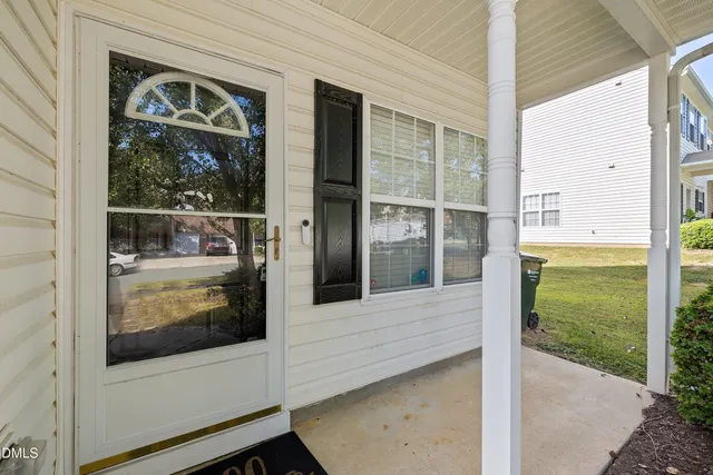 a picture of a wall with white wall picture