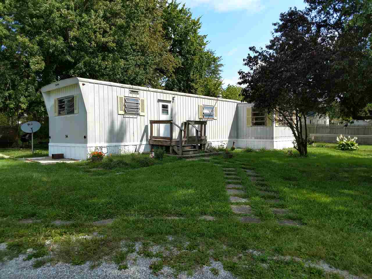 2702 West Wallen Road Fort Wayne, IN 46818 - Photo 2 of 4