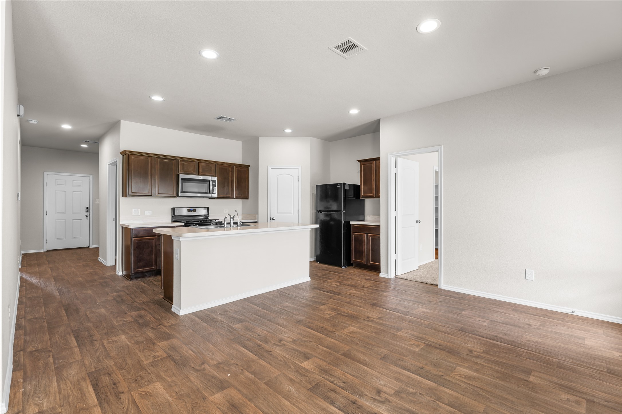 5214 Perkins Ridge Way Katy, TX 77449 - Photo 6 of 29 Dining area and kitchen