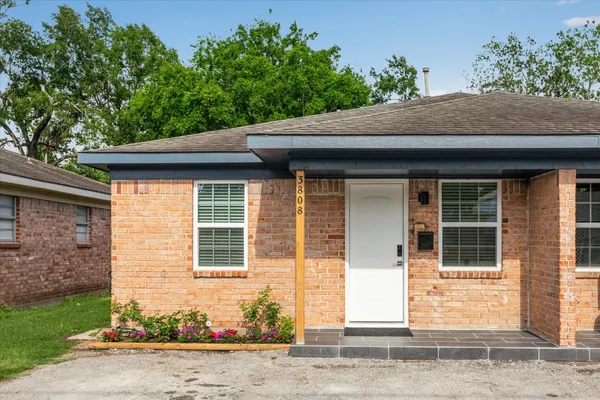 $300,000 | 3808 Cochran Street, Houston, TX 77009