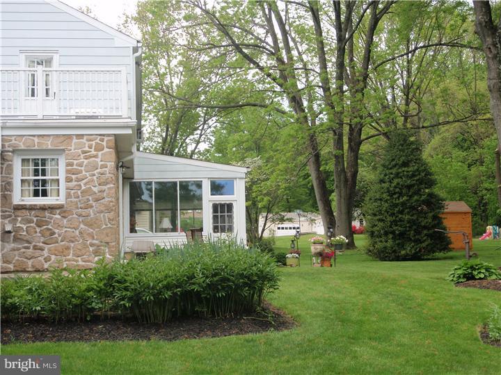 3000 Tower Road Huntingdon Valley, PA 19006 - Photo 6 of 8 Side Yard