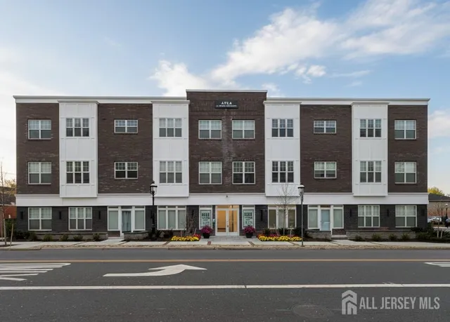 $3,150 | 581 Middlesex Avenue, Unit 201, Metuchen, NJ 08840