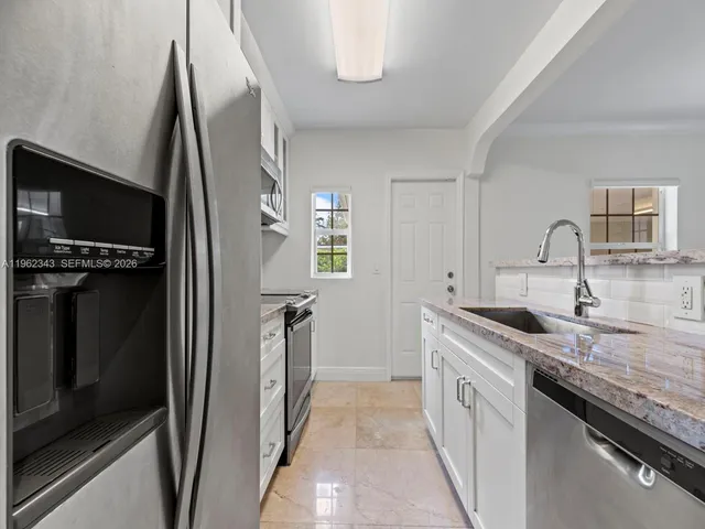 $5,500 | 5940 Southwest 47th Street, Miami, FL 33155