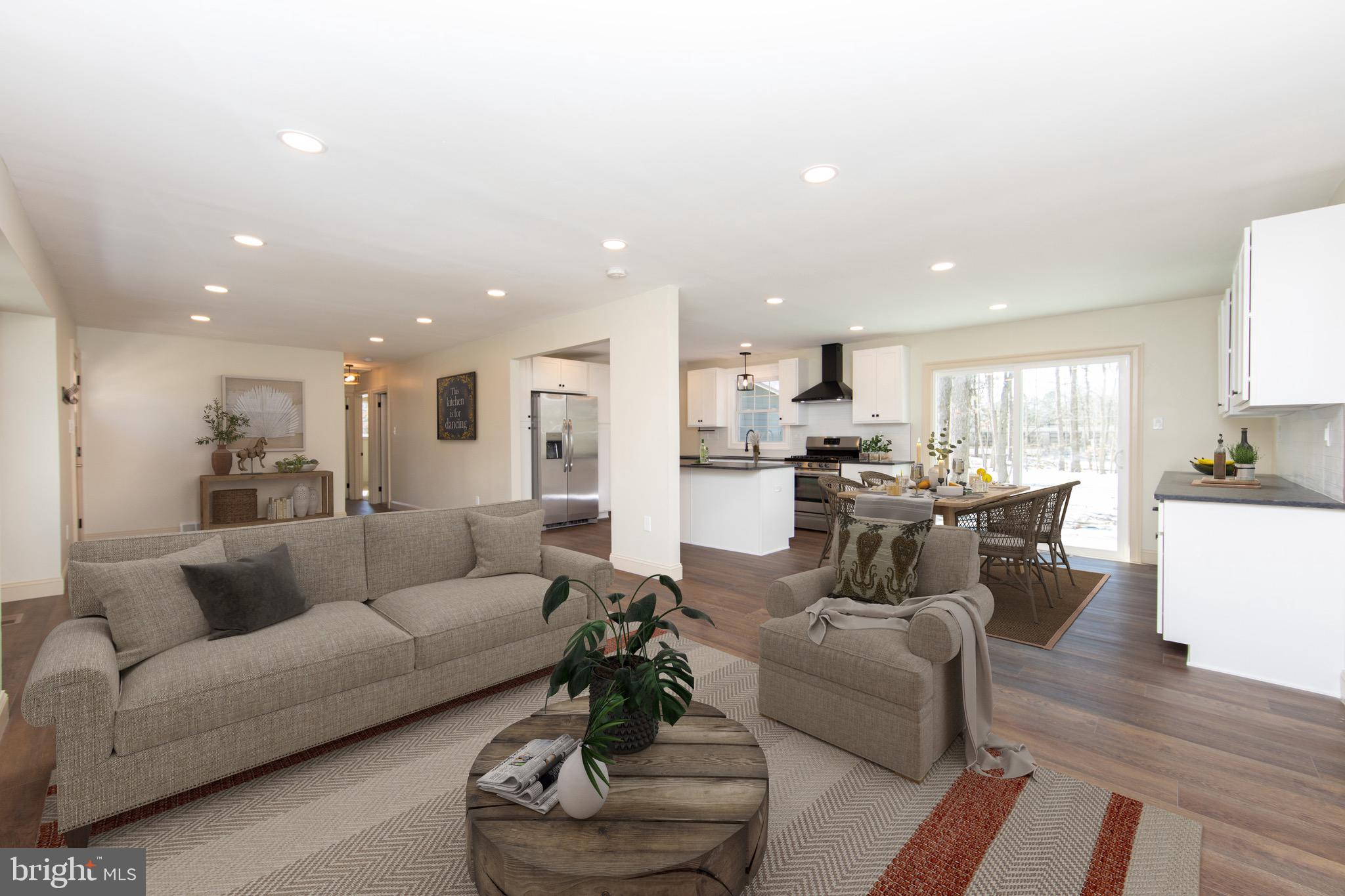 8 Thomas Road Voorhees, NJ 08043 - Photo 4 of 51 Living Room
