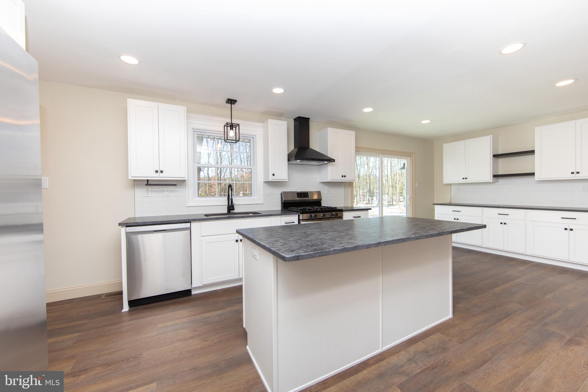 8 Thomas Road Voorhees, NJ 08043 - Photo 8 of 51 Kitchen