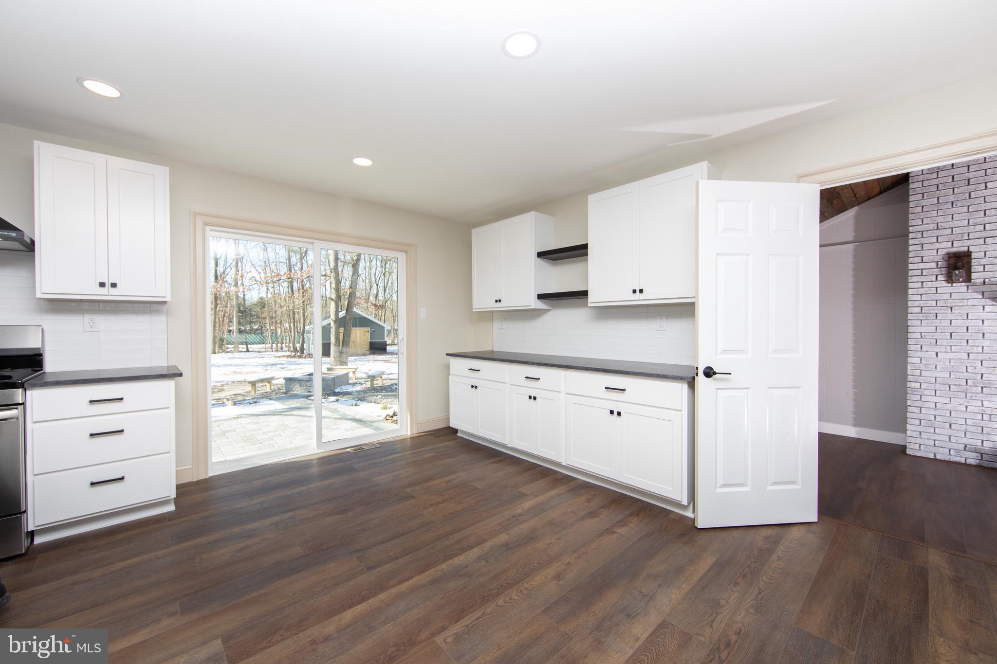 8 Thomas Road Voorhees, NJ 08043 - Photo 10 of 51 Kitchen