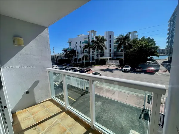 $1,975 | 2011 Bay Drive, Unit 1, Miami Beach, FL 33141