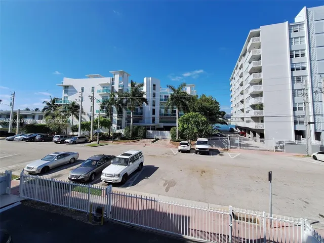 $1,975 | 2011 Bay Drive, Unit 1, Miami Beach, FL 33141