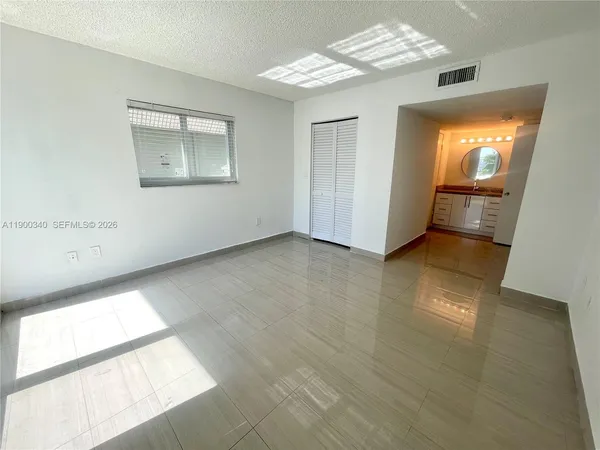 $1,975 | 2011 Bay Drive, Unit 1, Miami Beach, FL 33141