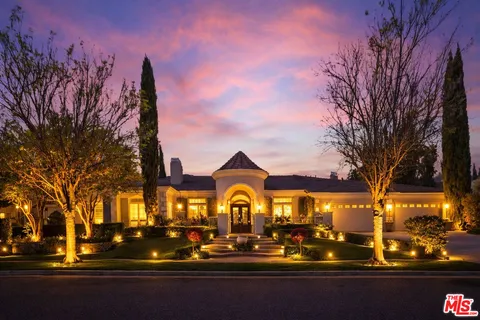 a view of a yard in front of the house with a fountain