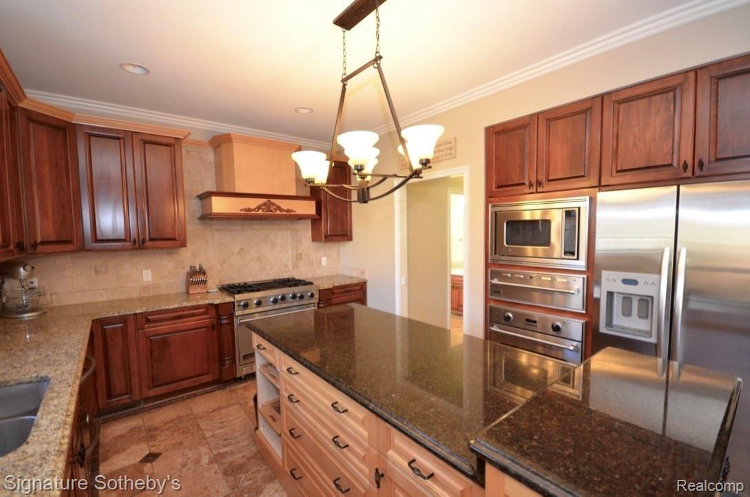 2780 North Addison Circle Rochester, MI 48306 - Photo 12 of 48 10a.jpg